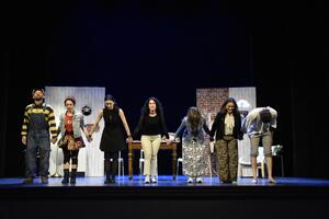 Pavesini e salsa tonnata? Basta che funzioni: al Teatro Nieri la &#039;ribellione gentile&#039; alla normalità
