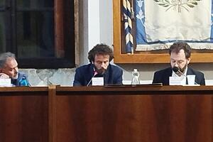 Mussolini non sarà più cittadino onorario: il consiglio comunale avvia l’iter con voto unanime