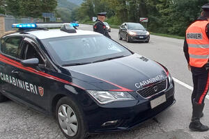 In possesso di droga e di un pugnale: denunciato