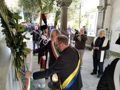 25 aprile a Castelnuovo, una corona per tutti i caduti: cerimonia solenne in piazza Vincenti