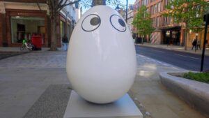 Uovo di Pasqua di Anya Hindmarch di Anya..