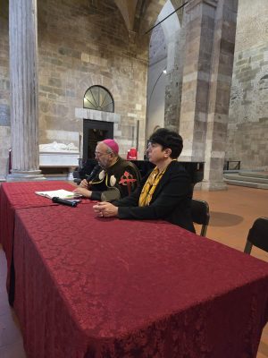 conf stampa mons Giulietti con Olimpia Niglio curatrice mostra