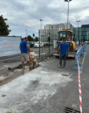 7_ottobre_1_parcheggio_con_operai