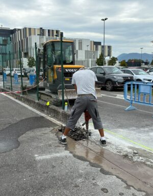 7_ottobre_2_parcheggio_con_operai_